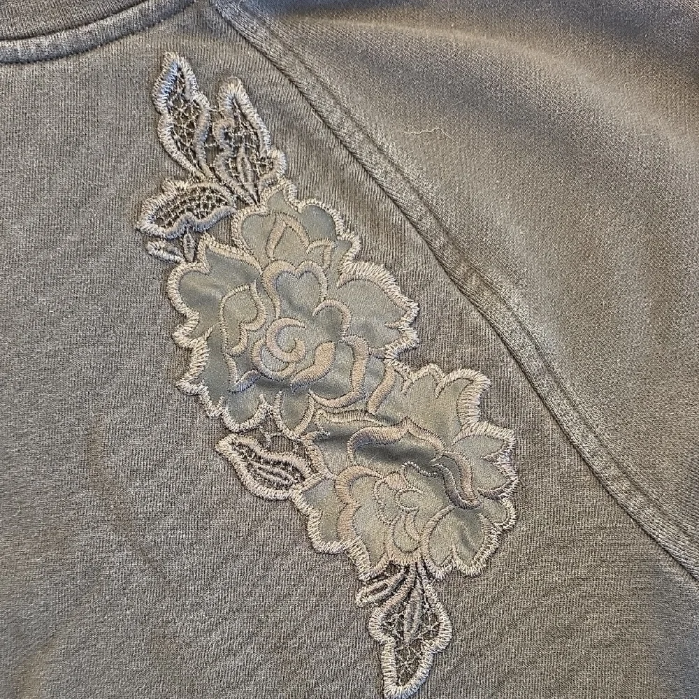 Lululemon Black Lace Sweatshirt - Picture 6 of 11